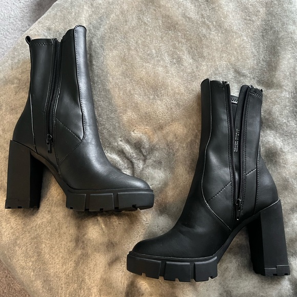 Aldo Ankle Boots - Picture 3 of 3
